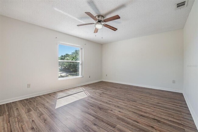Building Photo - 2118 Ashley Lakes Dr