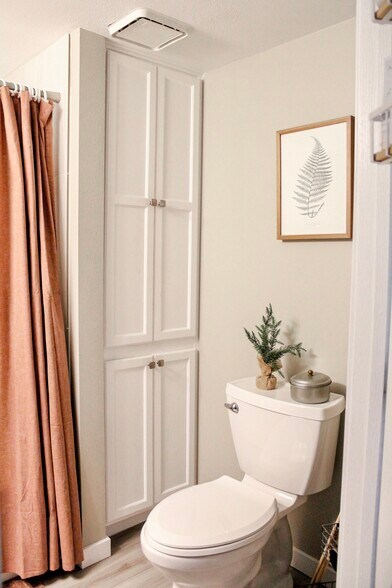 Building Photo - 1987 Palm Dr