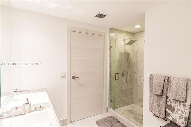 Building Photo - 801 S Miami Ave