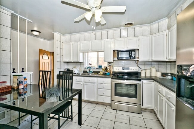 Building Photo - 7014 Kilbourn Ave