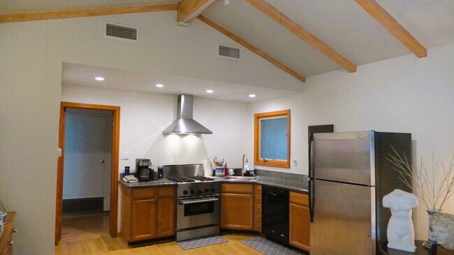 Building Photo - 5140 Alhama Dr