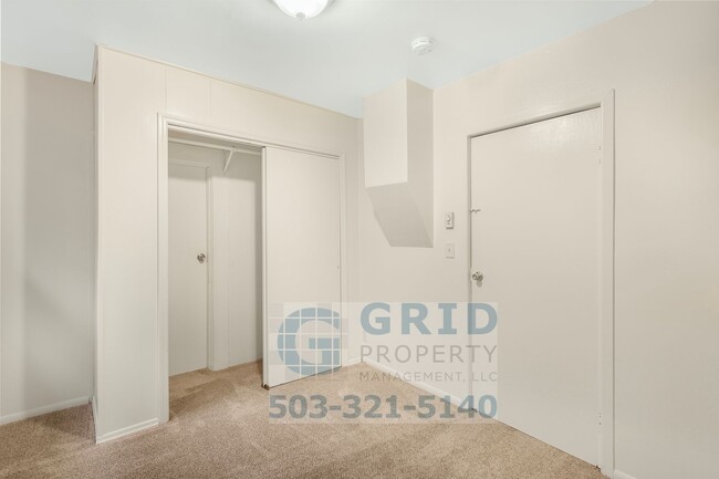 Building Photo - Spacious 4 Bedroom Single Family Home- South East Portland