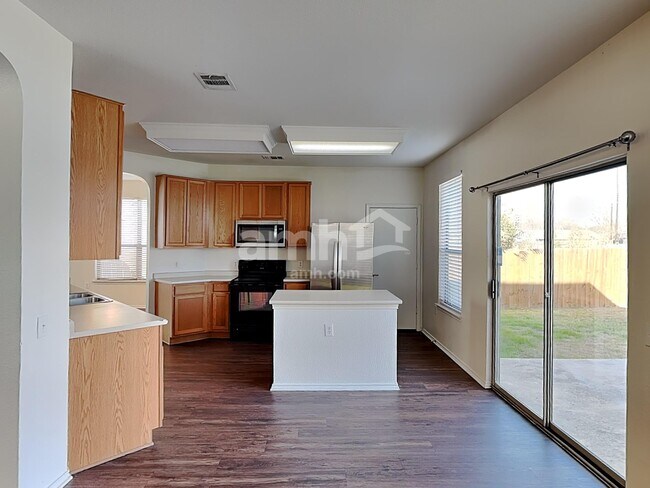 Building Photo - 6202 Roseborough Dr