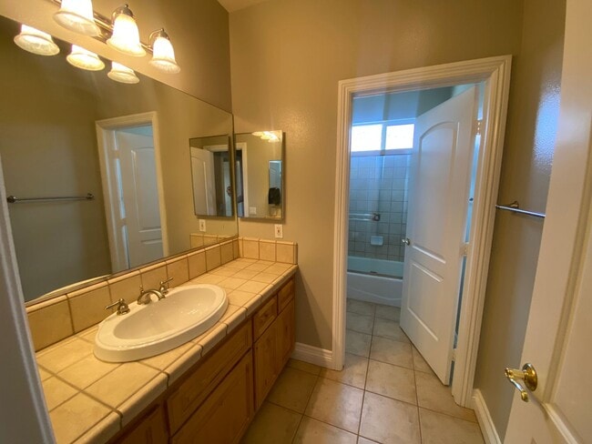 Building Photo - Beautiful Murrieta 5 bedroom available for rent