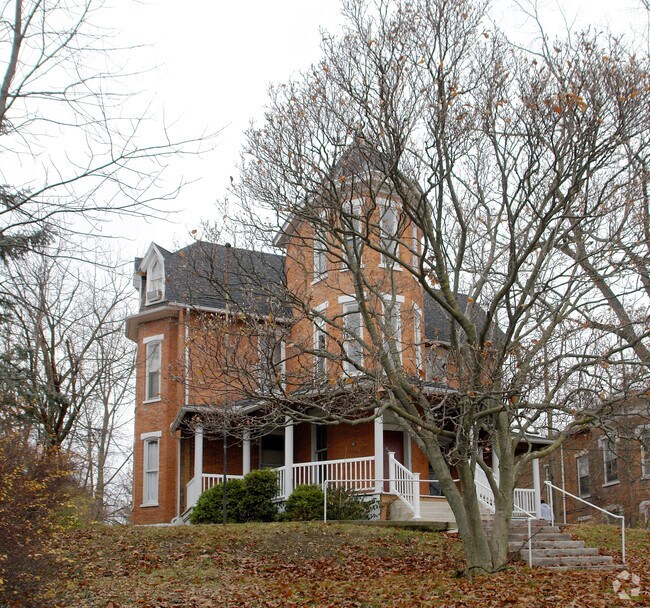 Building Photo - 229 N Sandusky St