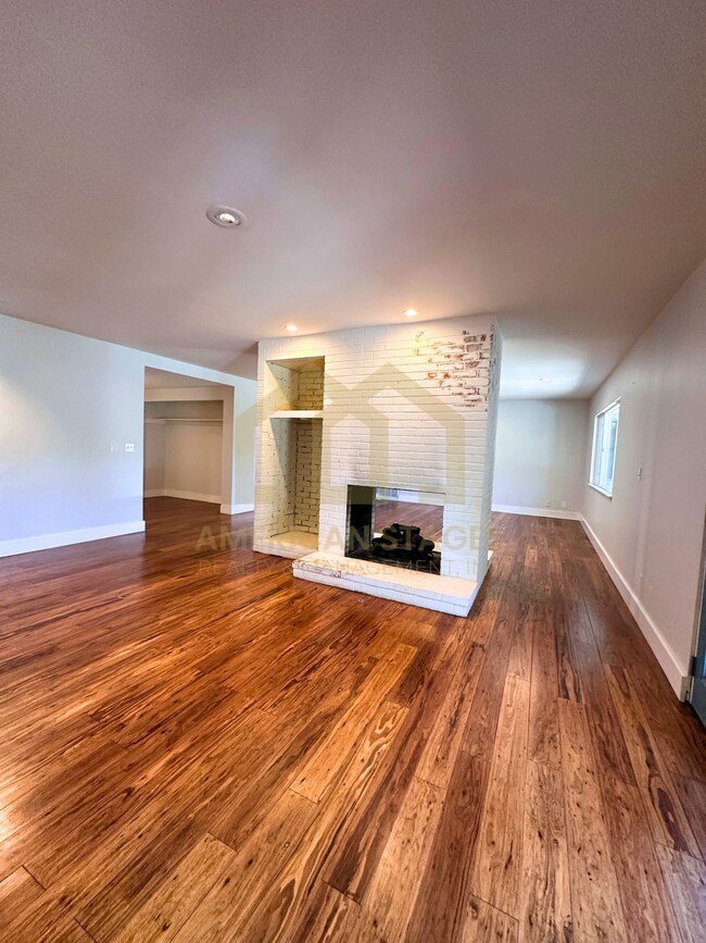 Building Photo - 135 Oakmont Ave
