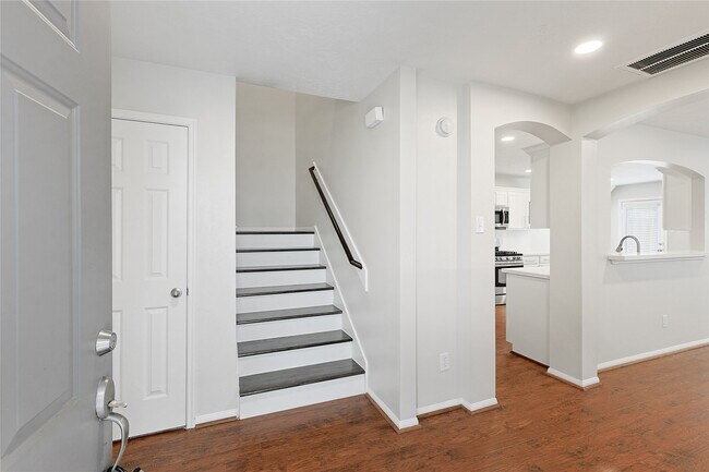 Building Photo - 1115 Eden Park Ln