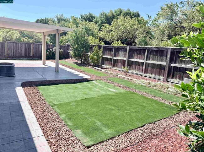 Building Photo - 1746 Highland Cir
