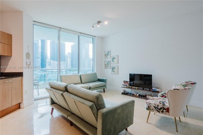 Building Photo - 350 S Miami Ave