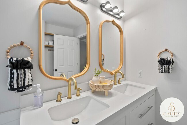 Building Photo - 1709 NW 33rd Pl