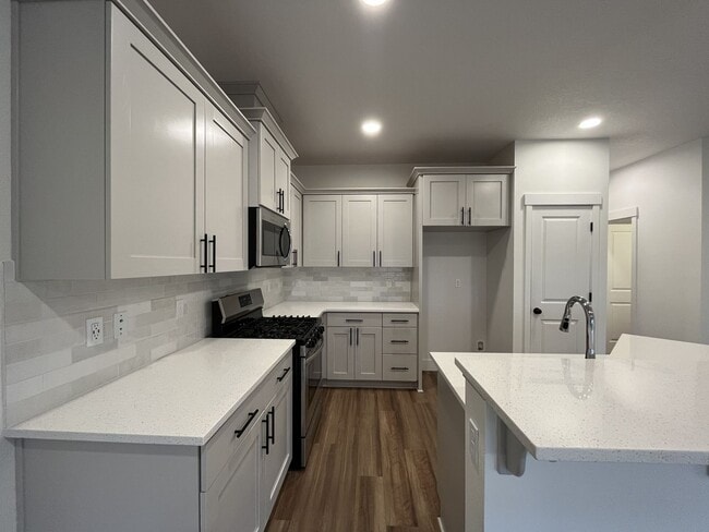 Building Photo - Modern 2022-Built 3-Bedroom Home with Open Layout, Entertainer’s Kitchen. Near Parks & Playgrounds