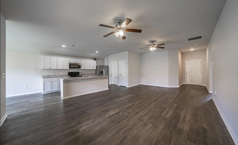 Building Photo - 150 Antler Wy