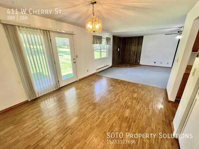 Building Photo - 411 W Cherry St