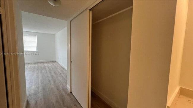 Building Photo - 2 bedroom in North miami Beach FL 33179