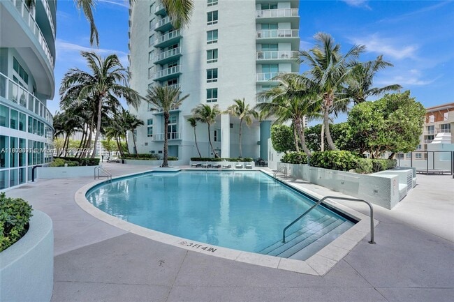 Building Photo - 1900 N Bayshore Dr