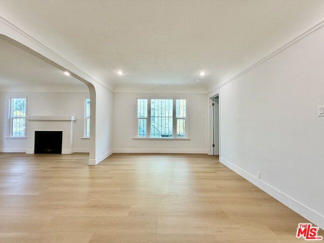 Building Photo - 1221 West Blvd