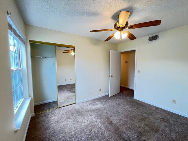 Building Photo - First Floor, Unfurnished, 3 Bedroom, 2 Bath Condo with Screened-in Back Patio!