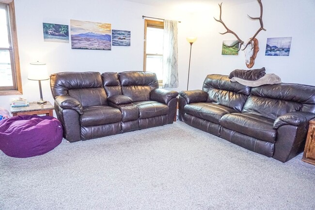 Building Photo - 3-Bedroom, 2-bath House With Fenced-in Yar...