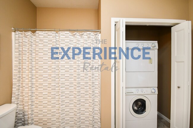 Building Photo - 7438 S Louise Ave