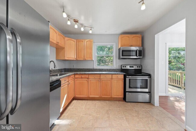 Building Photo - 13724 Lynhurst Dr