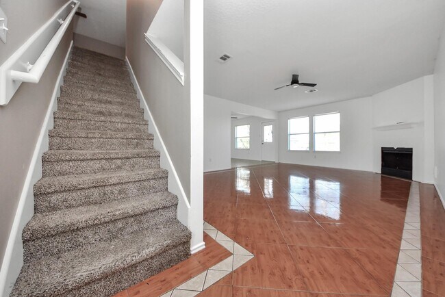 Building Photo - 403 Willow W Dr