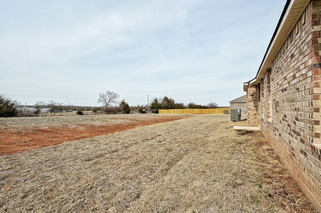Building Photo - *** $250 MOVE-IN SPECIAL  *** Charming 4-Bed 2-Bath Home in Stillwater! *** $250 MOVE-IN SPECIAL ...