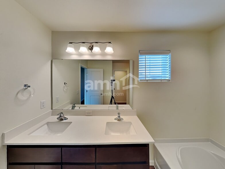 Building Photo - 1993 NW 22nd St