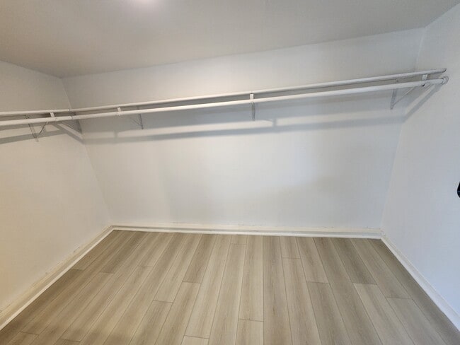 Building Photo - 527 Huff St