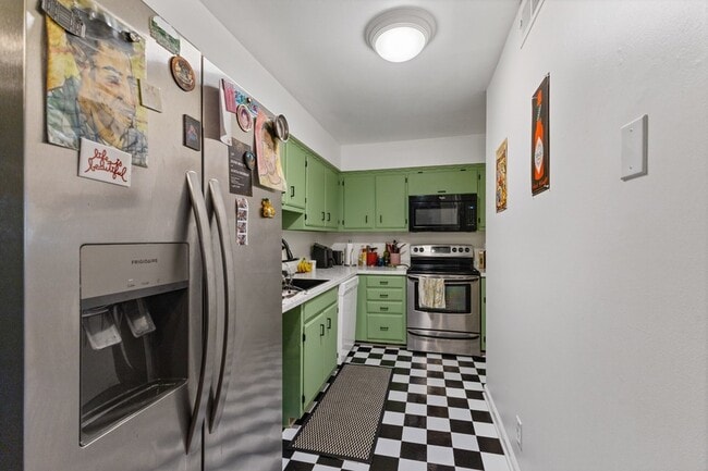 Building Photo - 515 Basswood Ave