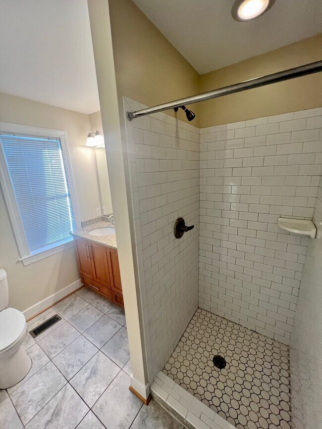 Building Photo - 3016 Patterson Ave