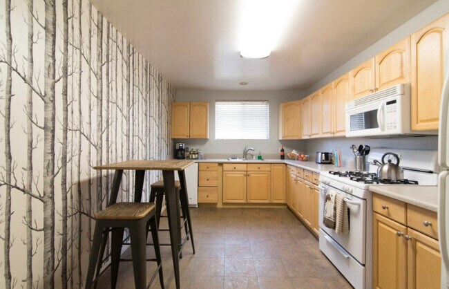 Building Photo - 1705 Logan Ave