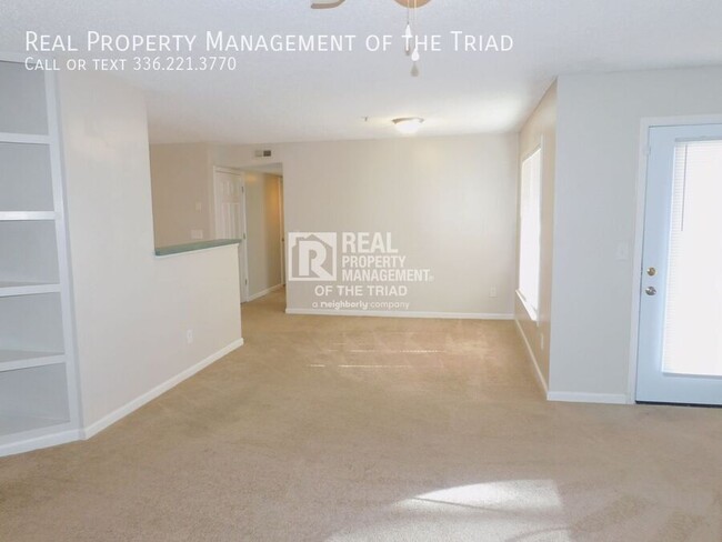 Building Photo - *Move In Special* Ground Level 2 BR/ 2 BA ...