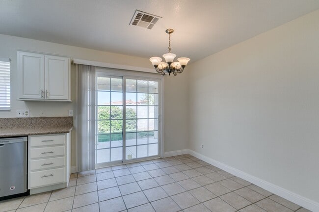 Building Photo - AVAILABLE 1/1/26- Beautiful 3-Bedroom, 2-Bathroom Home in Green Valley