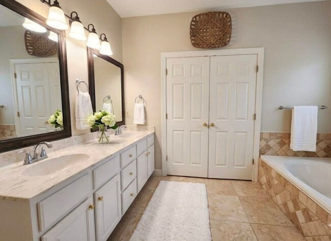 Building Photo - Maple Ridge Golf Community 4 Bedrooms 3 Bath