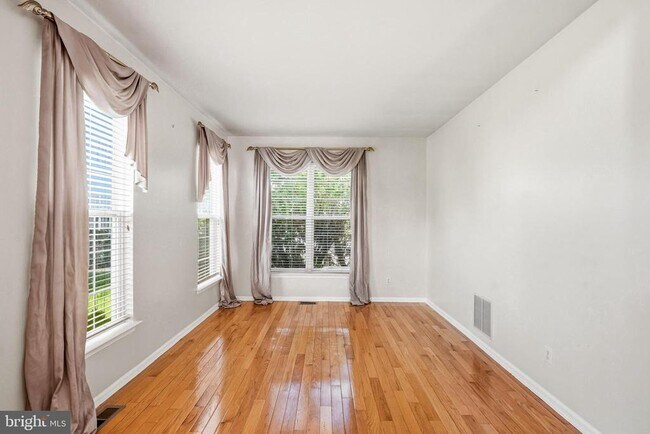 Building Photo - 445 Tuvira Ln