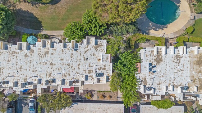 Building Photo - 48728 Desert Flower Dr