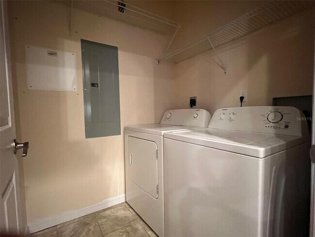 Building Photo - 642 Wells Ct