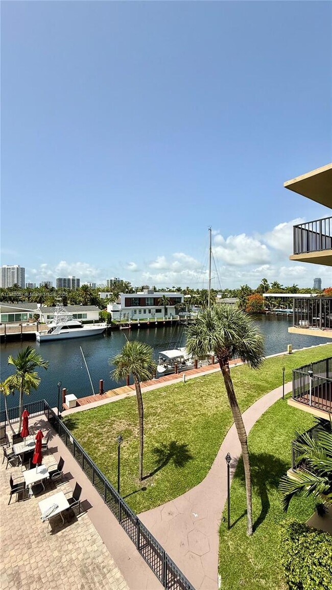 Building Photo - 301 Golden Isles Dr