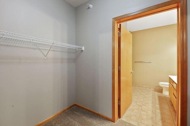 Building Photo - 2565 Franklin Ave