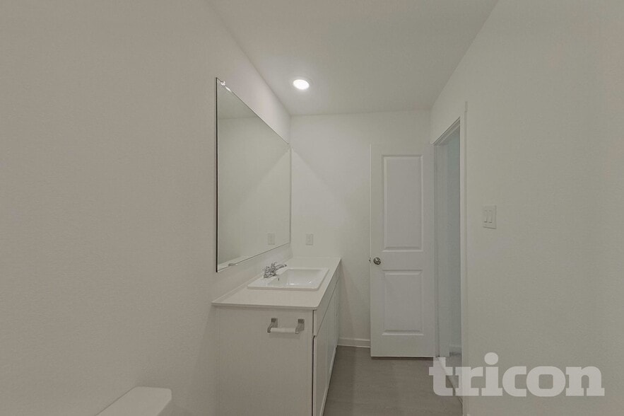 Building Photo - 3016 Pine St