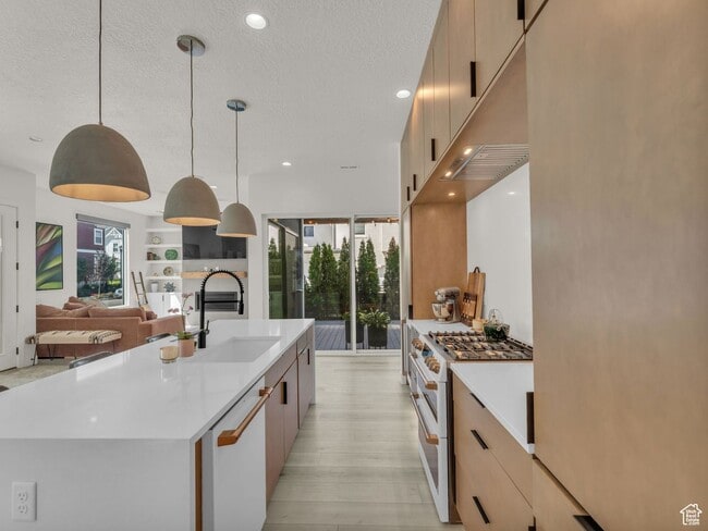 Building Photo - Amazing Executive Home Now Available!