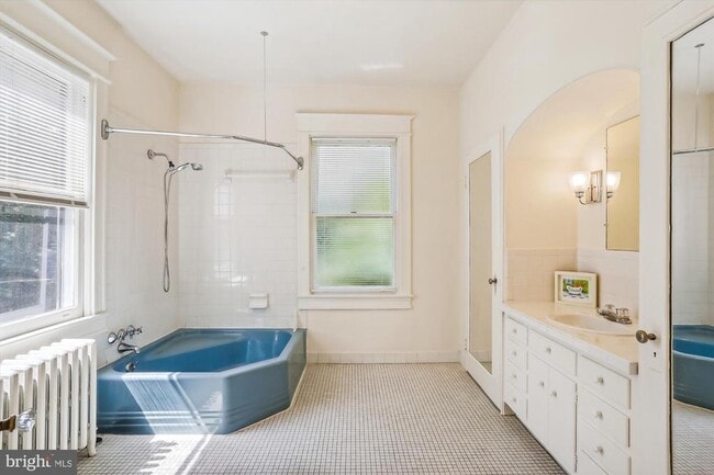 Building Photo - 8901 Montgomery Ave