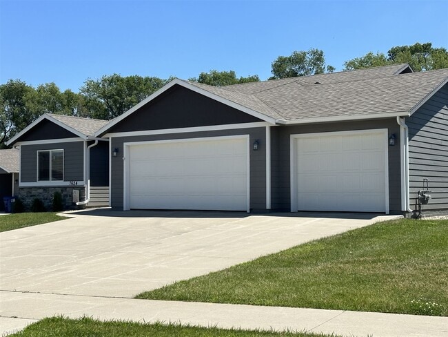 Building Photo - 3 br, 2 bath House - Southwoods Villas Sou...