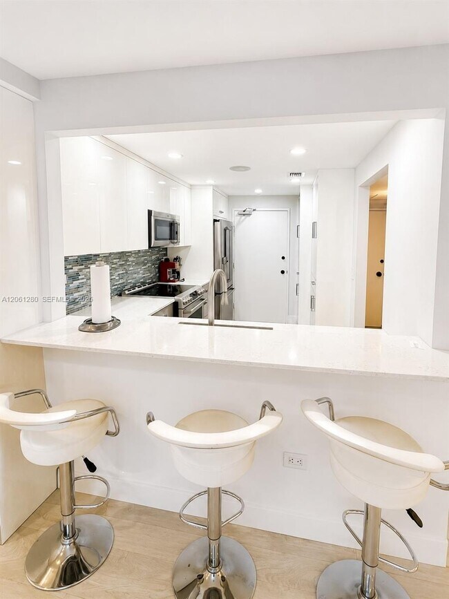 Building Photo - 5555 Collins Ave