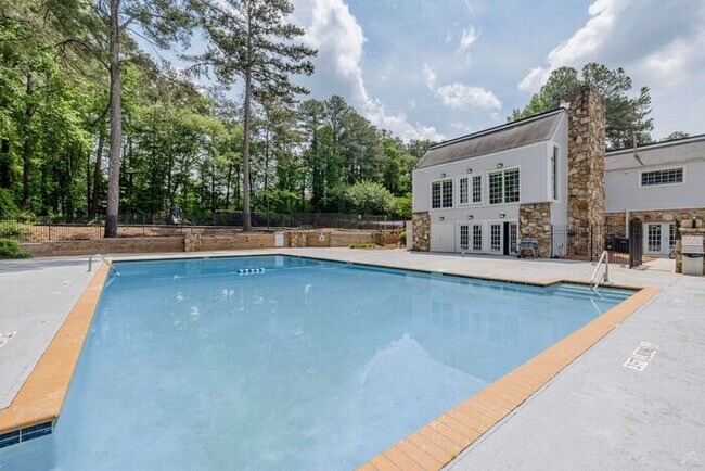Building Photo - Affordable Living 20 Minutes from Everything Atlanta -2 Bedroom 2 1/2 Baths only $1300*
