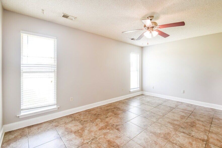 Building Photo - 7711 Iris Cove