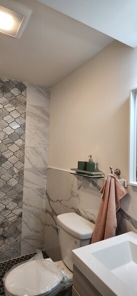 Luxury tiles and lights in bathroom - 2160 22nd Ave