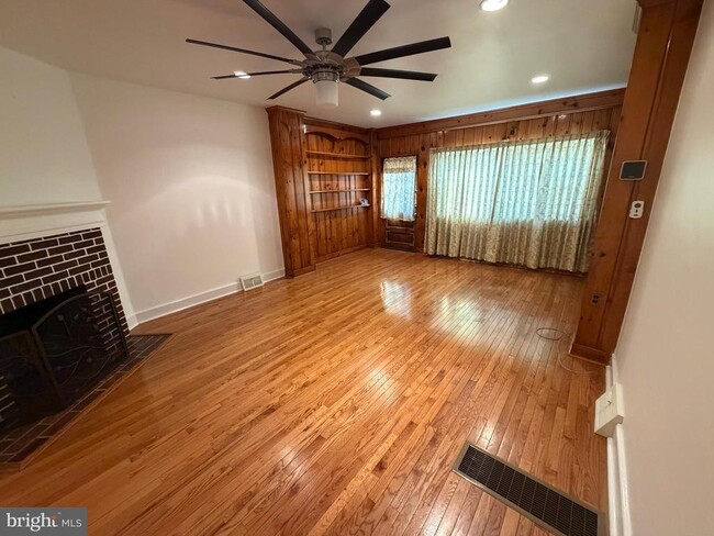 Building Photo - 1535 Willow St