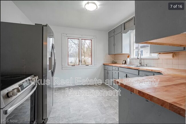 Building Photo - 1033 Chandler Ave