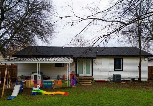 Building Photo - Cute 3-bedroom 2-bathroom house in Cove! HOUSING ACCEPTED!